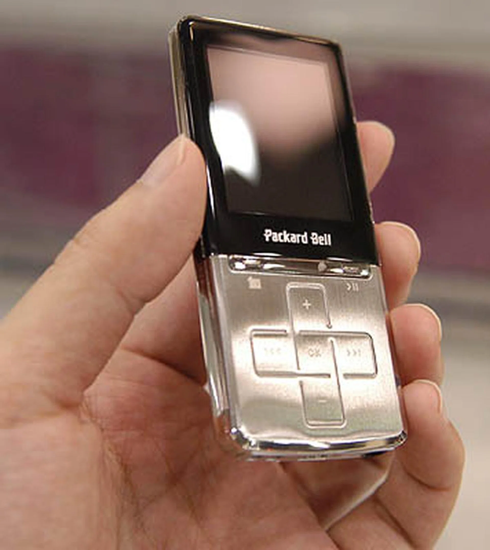 Almost as slim as the iPod nano, the Packard Bell Vibe 360 playbacks music, photos and even videos on the go. 