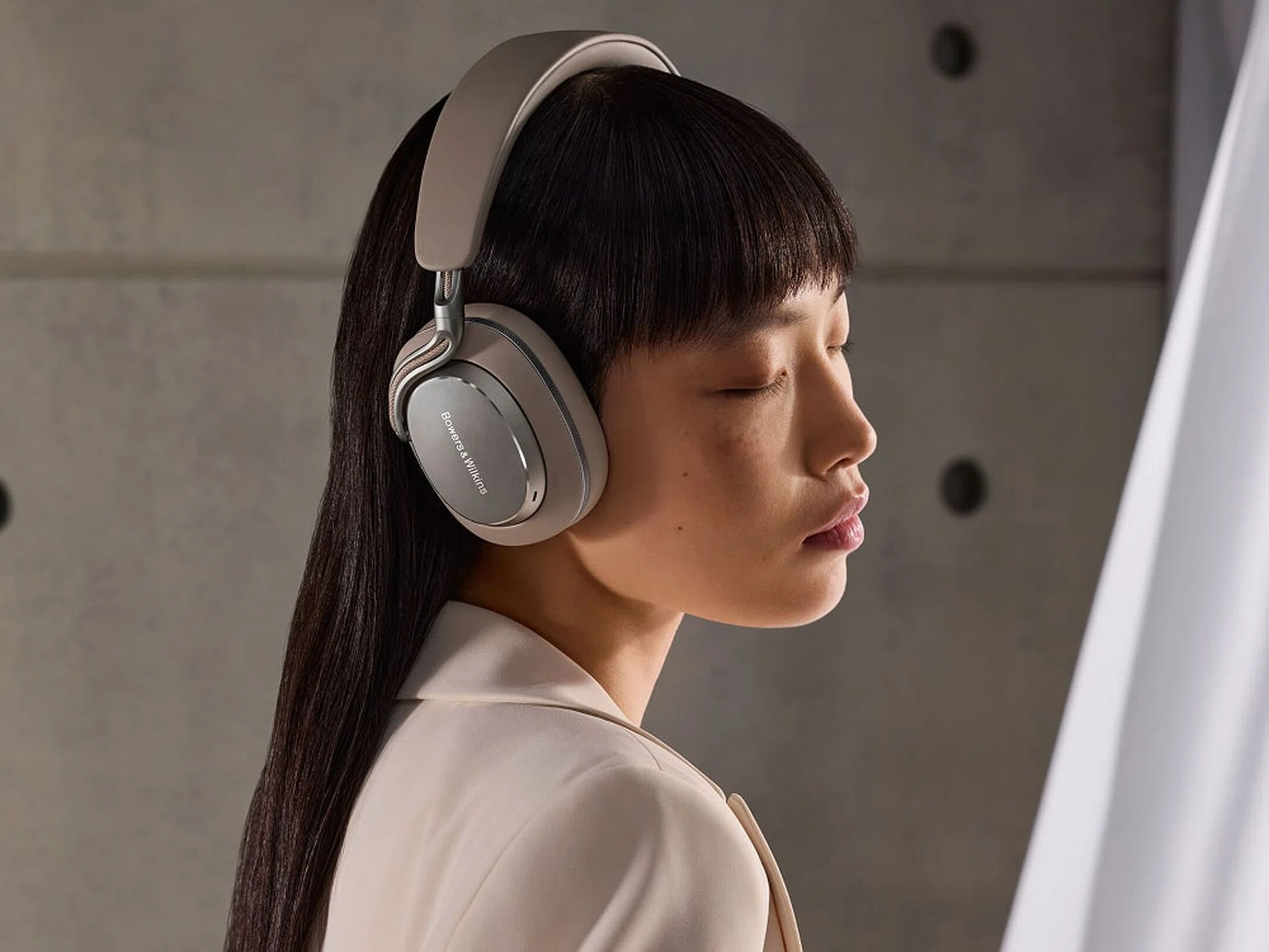 Bowers & Wilkins newly launched Px8 S2 headphones in Warm Stone. 