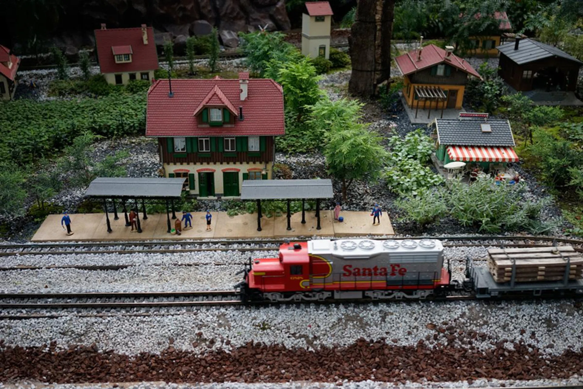 f/4 at 35mm, 1/250 sec, ISO 640.