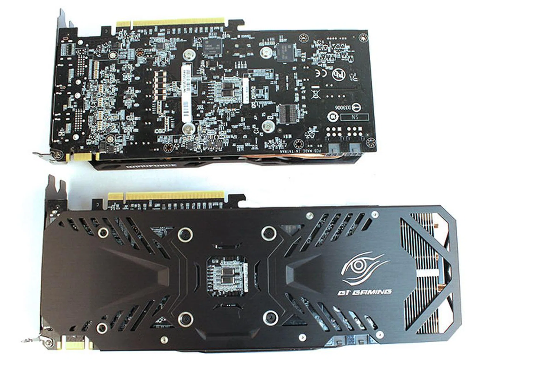 As compared to the Gigabyte GeForce GTX 960 G1 Gaming, the shorter card has an exposed PCB, but it's more manageable length means it doesn't really need one in the first place.