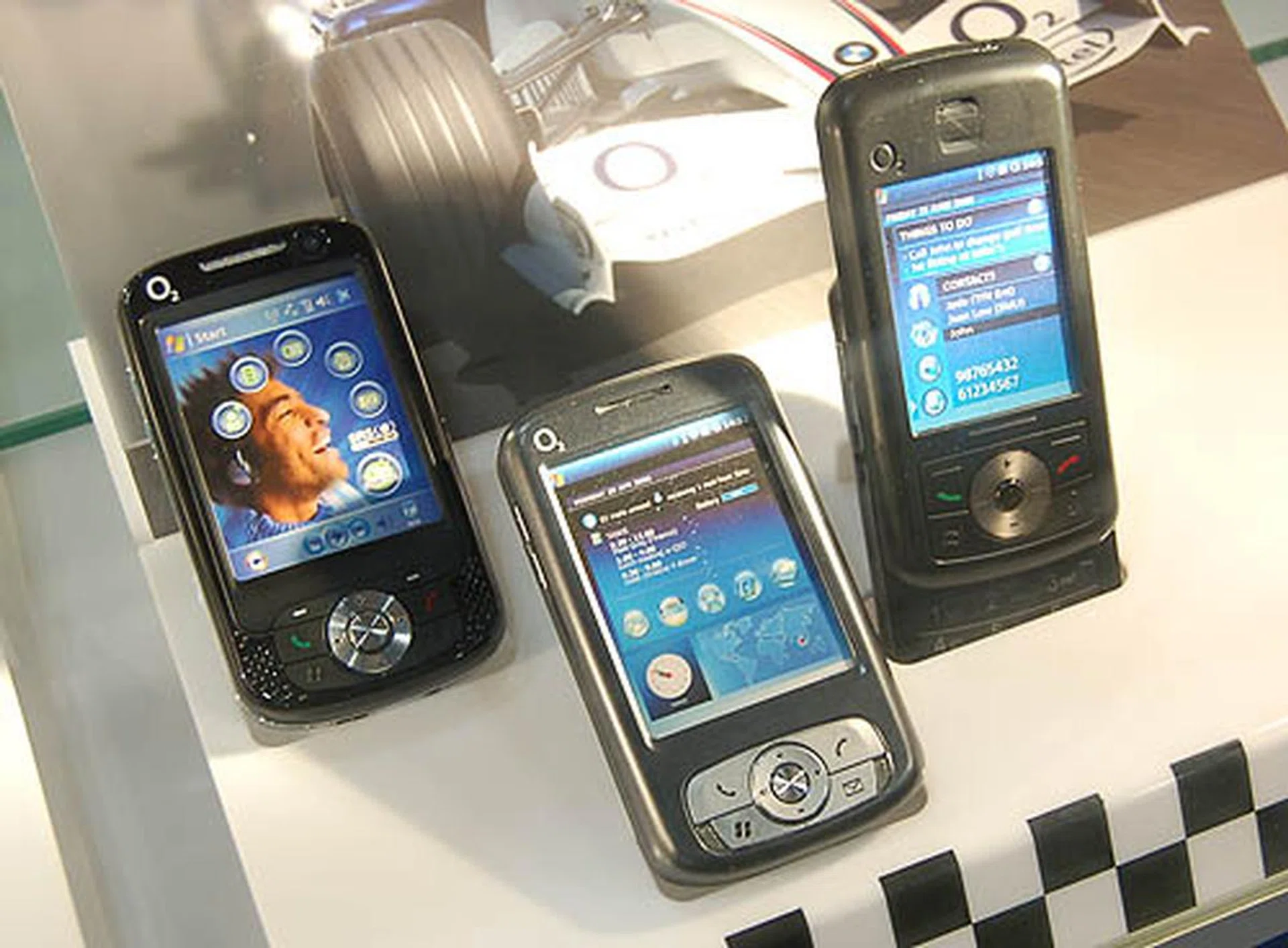  The Xda Atom Exec (middle) and Xda Stealth (right) were spotted to be going for S$998 and S$798 respectively. The Xda Atom Exec comes with a free XM-02 infrared keyboard and leather pouch worth S$128 while the Xda Stealth comes with free Agis navigator 3D software worth S$128.  