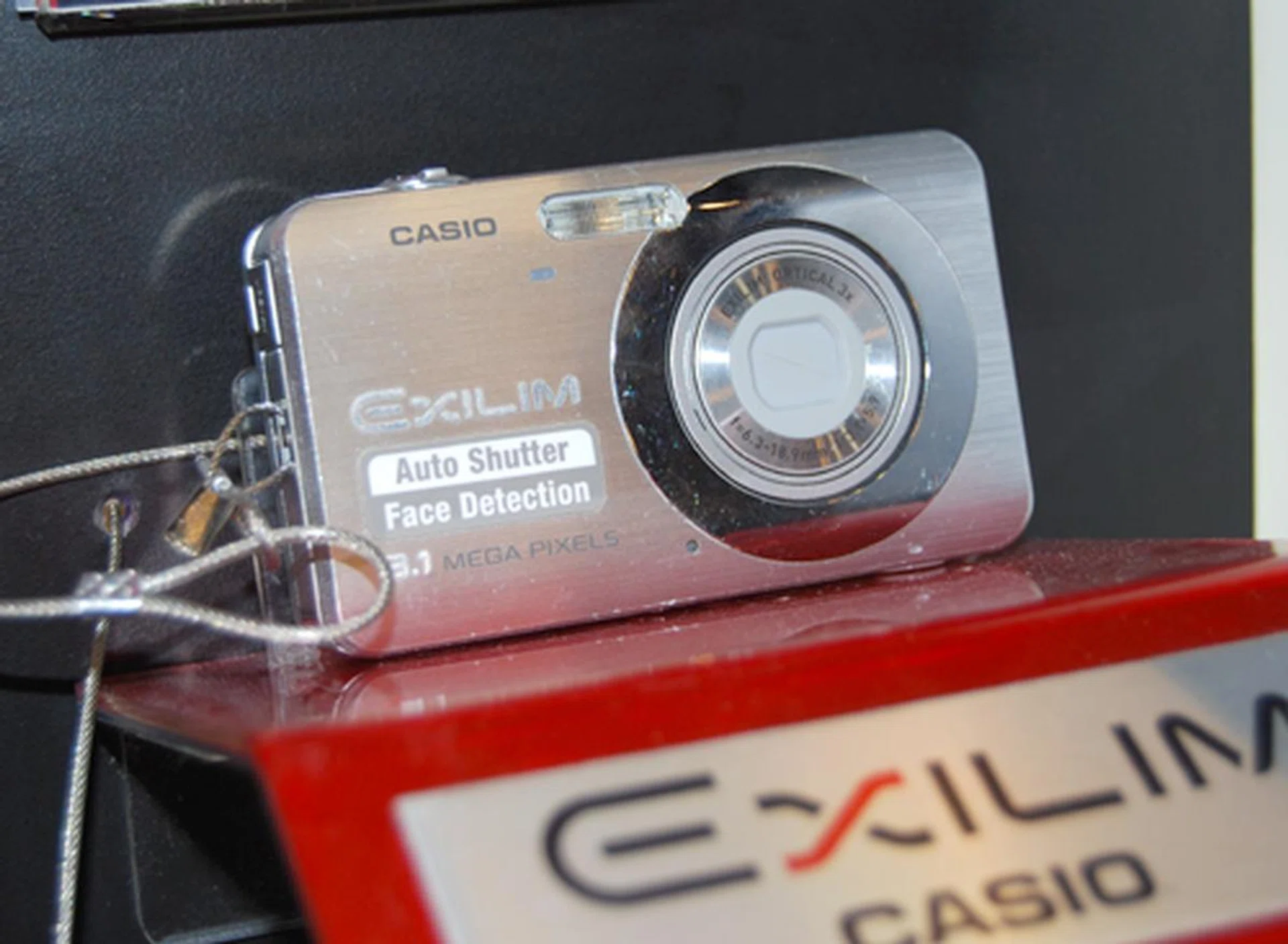  For similar features at a lower price, there's also the Casio EXILIM EX-Z80 at S$349, though you'll be receiving 8-megapixel image quality, but comes with face detection and H.264 movie recording capability.  