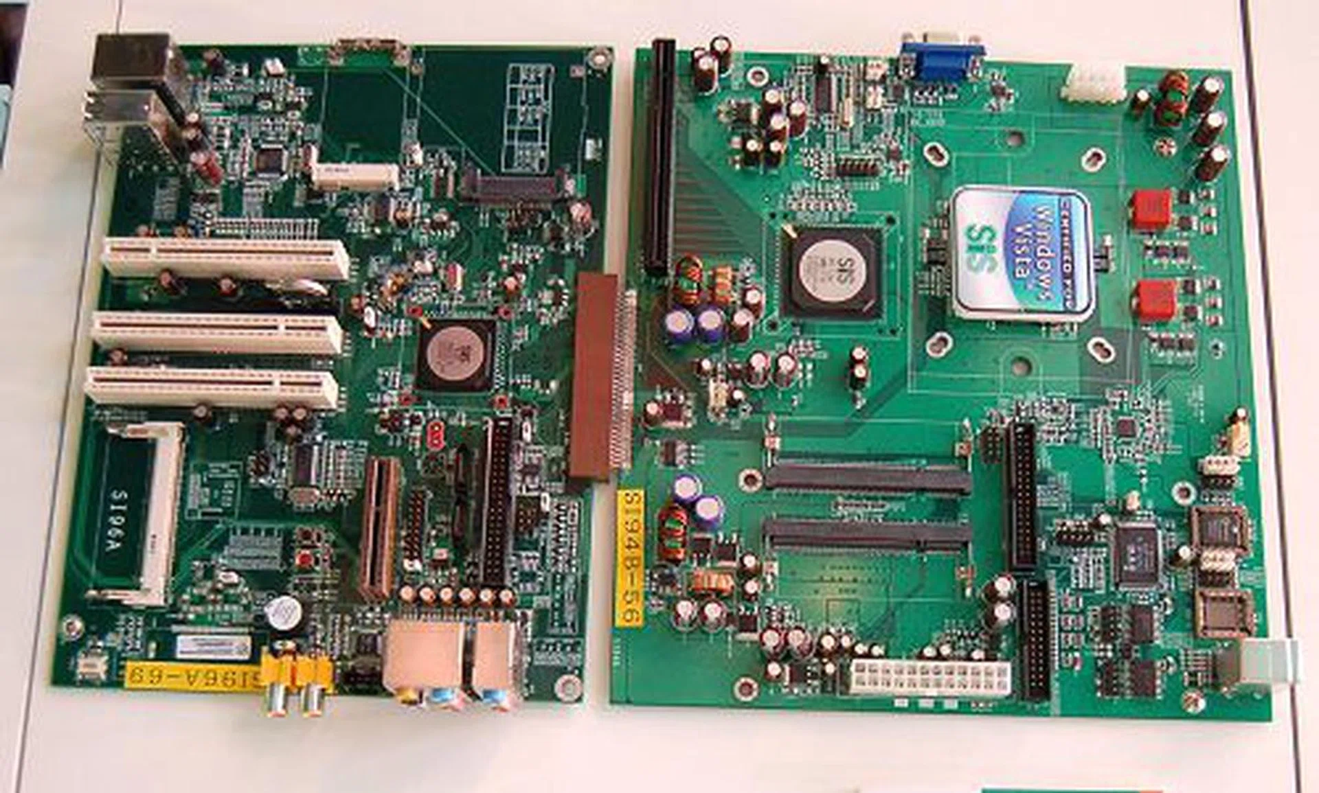  There's also the mobile version known as the 672MX chipset and here's an early reference design shown at their booth.  