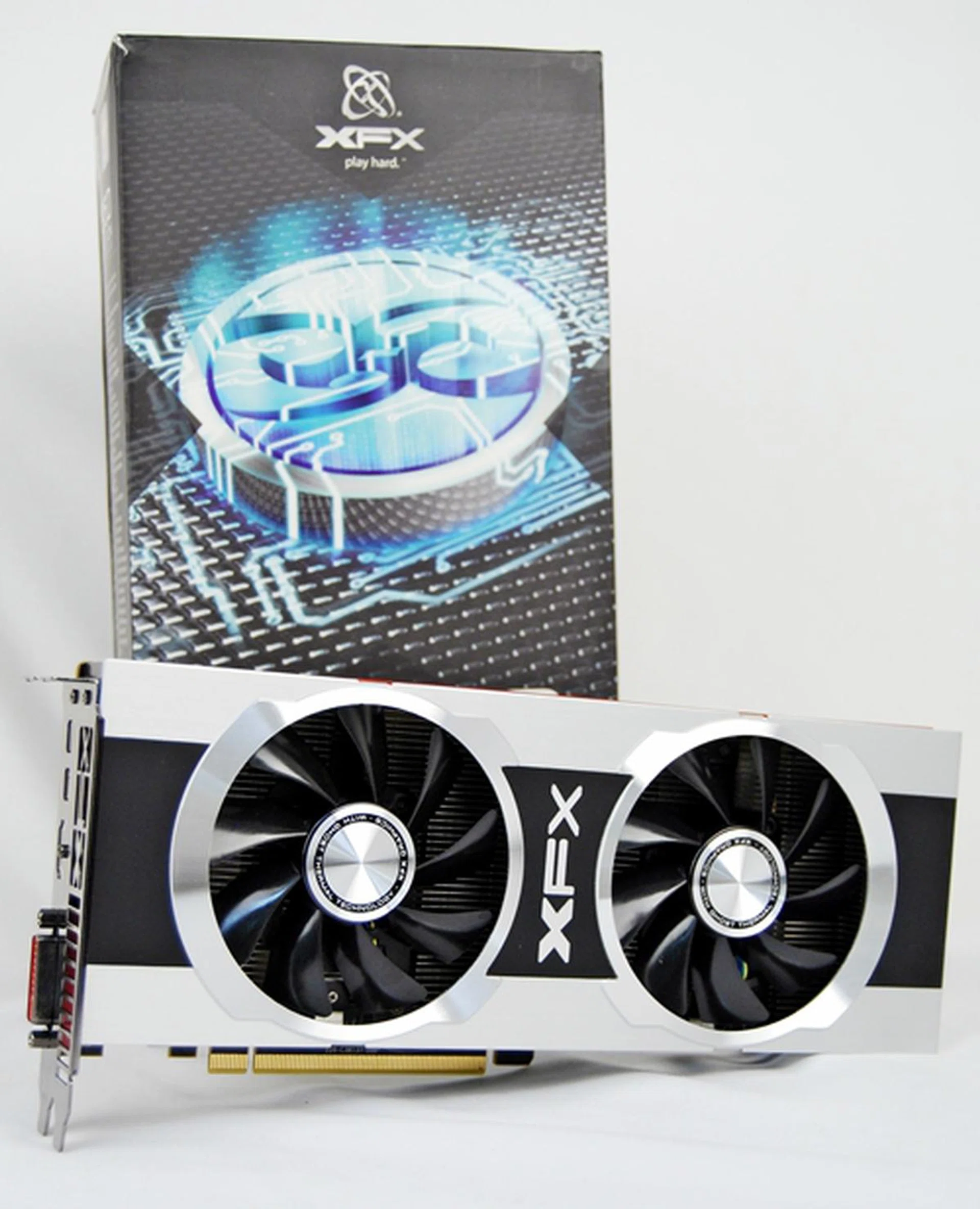 The XFX R7950 Back Edition Double Dissipation came in a retail package that was smaller in stature when compared to the usual larger boxes we were accustomed with. As the saying goes, good things tend to come in small packages and it resonates well with the XFX R7950's performance and overclocking potential.