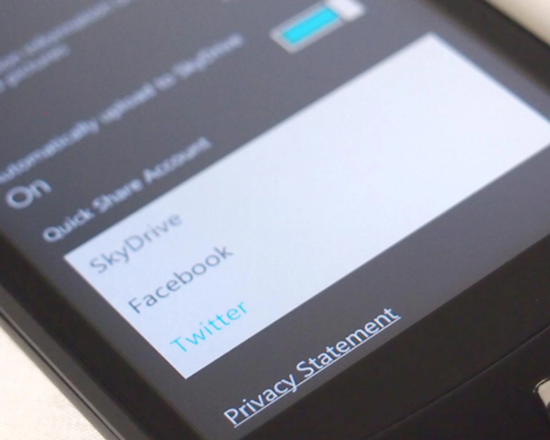 This feature lets you quickly post your recently taken images to your preferred social network with a single click.