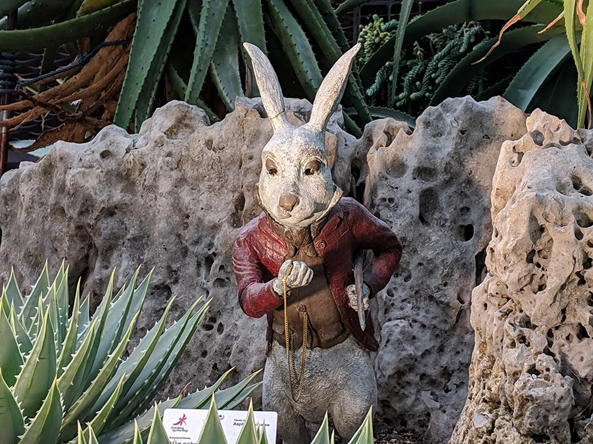 This is a digitally zoomed Pixel 3 shot. It’s not the Pixel 3’s maximum zoom but one that best matches the iPhone Xs’ telephoto lens’ zoom.