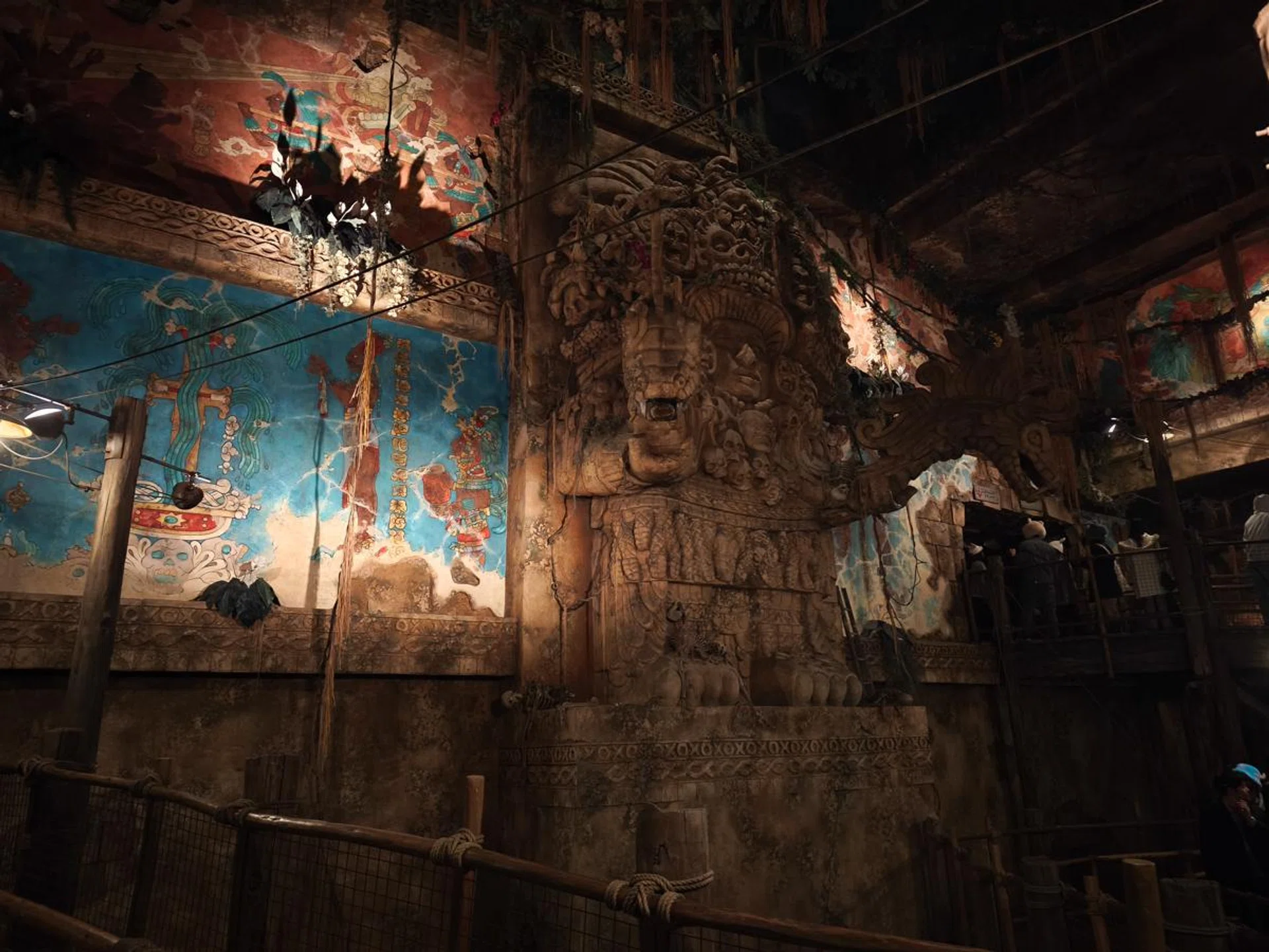 Low light shot, main camera. Photo: HWZ.