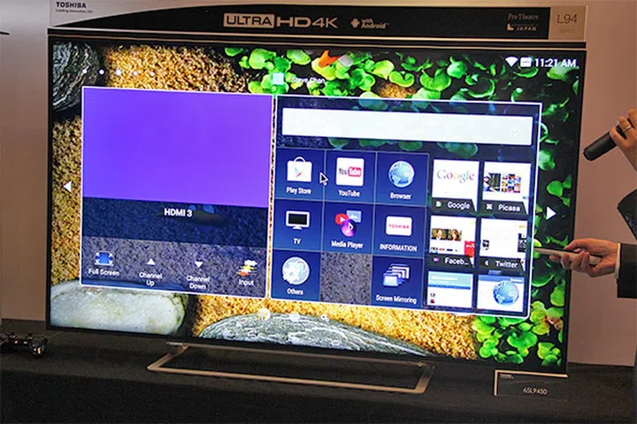 You can customize the UI by rearranging your homescreen icons, or download interactive 'live' wallpapers.