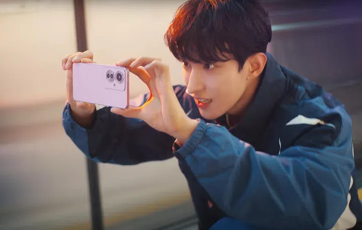 DK using the OPPO Reno11 F 5G. Source: OPPO.