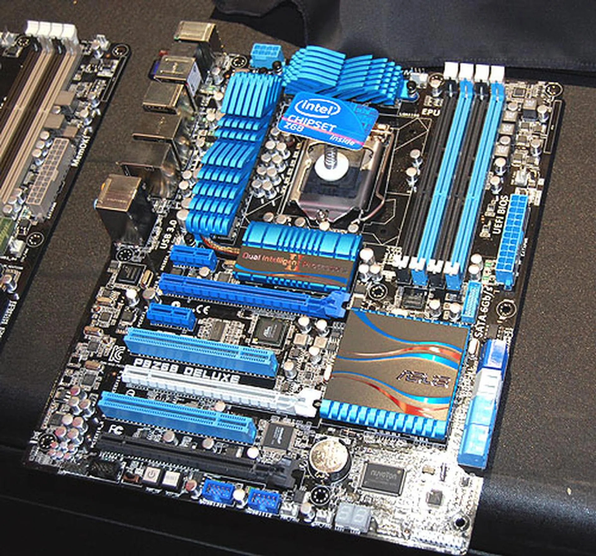 Surprisingly, this ASUS Z68 motherboard was on display besides the other ROG boards. At least it's a pretty high-end model. 