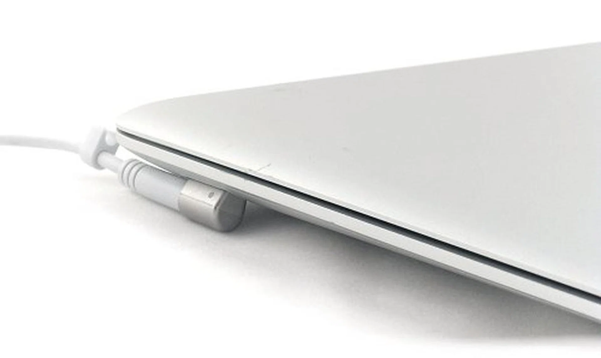 Hence, a new angled MagSafe connector is bundled instead.