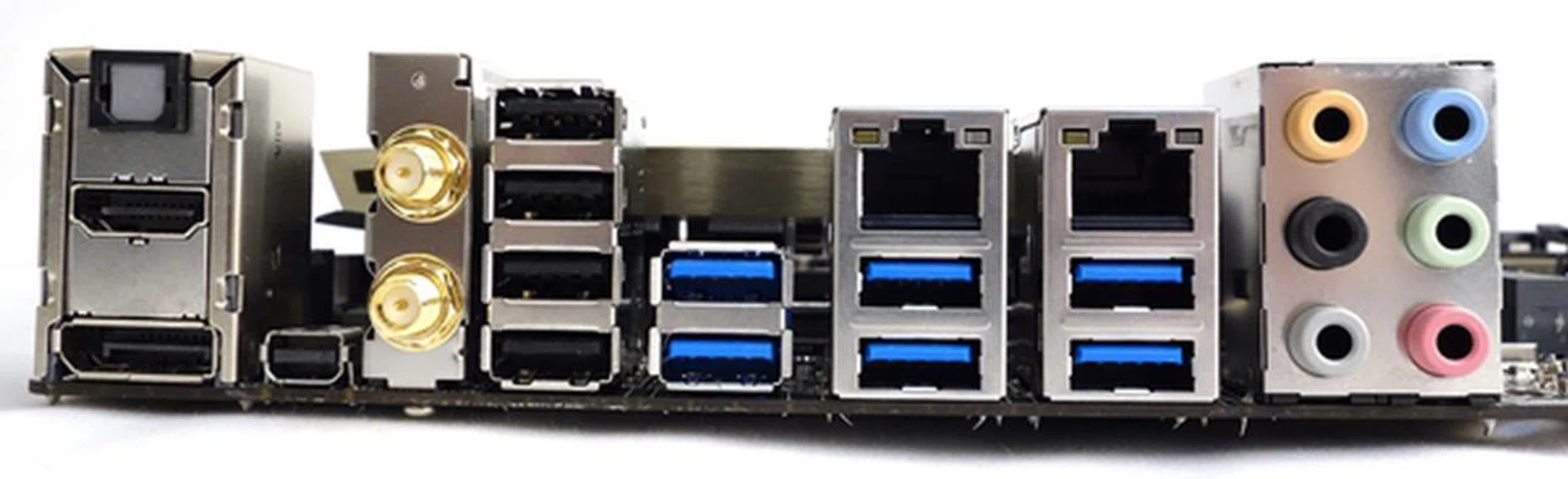 The ASUS Wi-Fi GO! wireless module has been pre-installed and it's located in between the stack of USB 2.0 ports and the mini-DisplayPort.