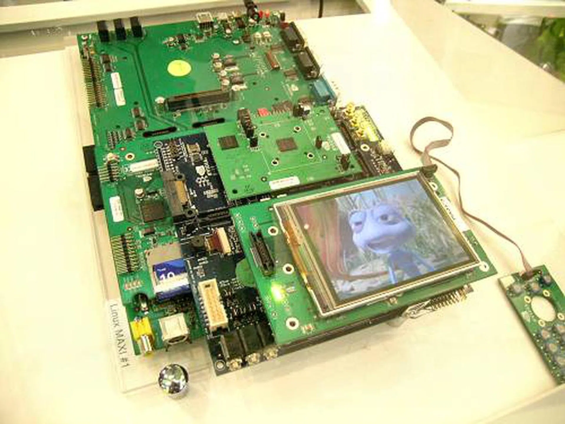 NVIDIA will also be enabling HD content on mobile devices with their MobileMedia Platform featuring the latest GoForce 5500. Of course, this is just a demo, not a really huge ugly naked mobile device. 