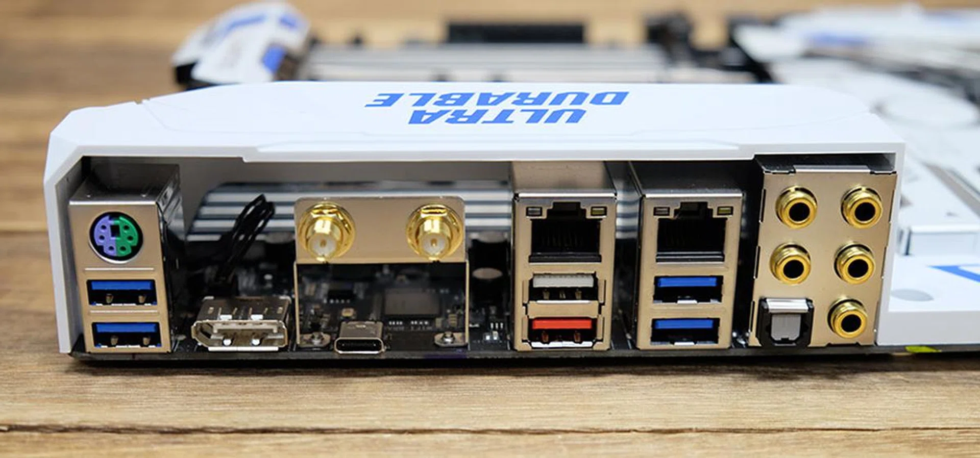 Gigabyte X99 Designare EX rear I/O