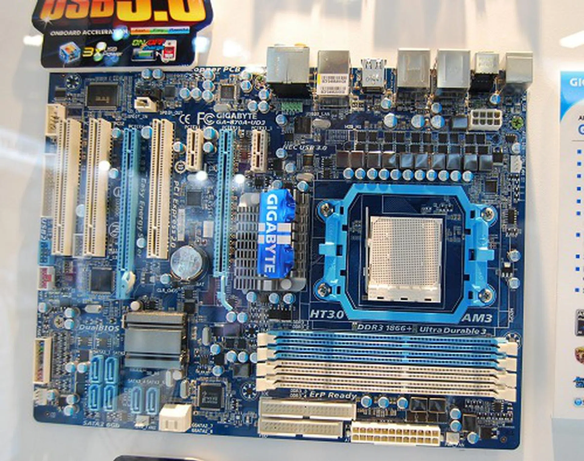 For the AMD users, the AMD 870 chipset is one of the more affordable side of things. This GA-870A-UD3 motherboard takes advantage of the standard ATX format to spread its features evenly, including packing dual PEG slots that work at x8 interface speeds each. Unlike some other competing boards, this AMD 870 chipset is paired with a SB850 Southbridge to support SATA 6Gbps, while NEC provides USB 3.0 and Gigabyte boosting the power output of the USB ports by three times as well.