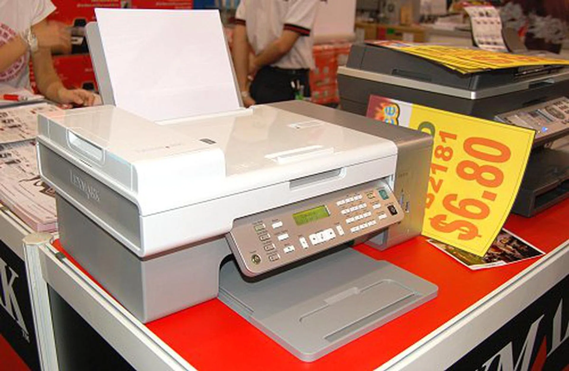 The Lexmark X5470 is also another great All-in-One inkjet printer offer for S$229. Besides Printing, scanning copy and fax operations, it has an automatic document feeder as well and is Mac compatible.