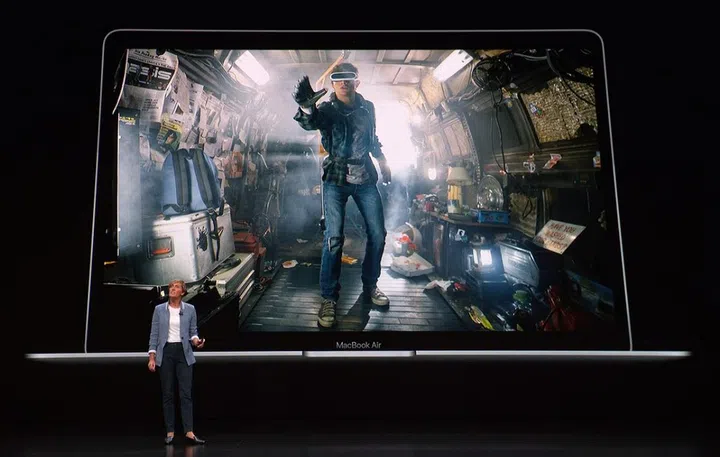 50% slimmer bezels to enjoy the content on your screen better and finished in black to reduce distraction.