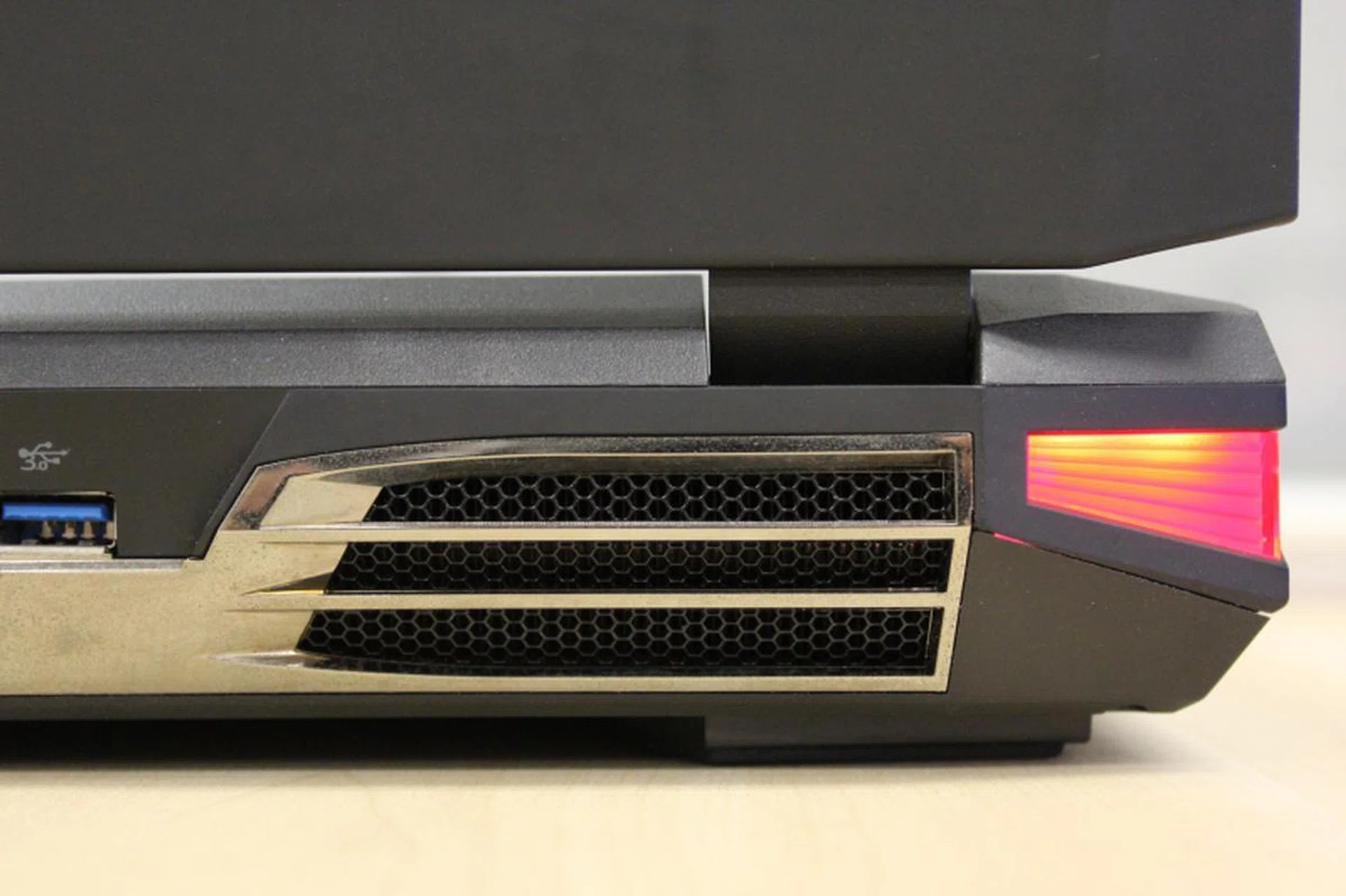 Large vents on either side of the chassis lets the warm air flow out easily.