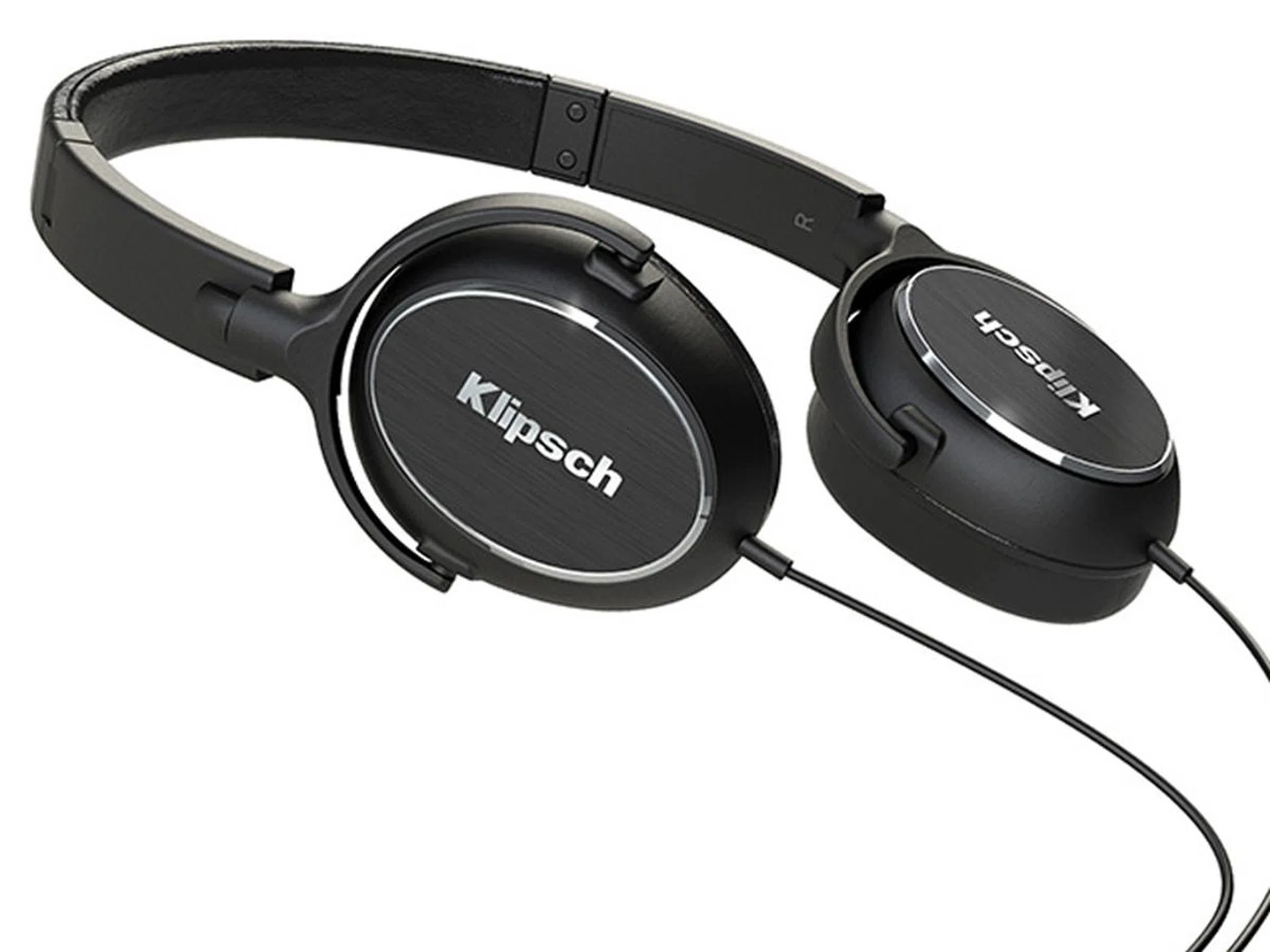 The R6 On-ears feature a fold-flat design, making them easy to store in your bag,