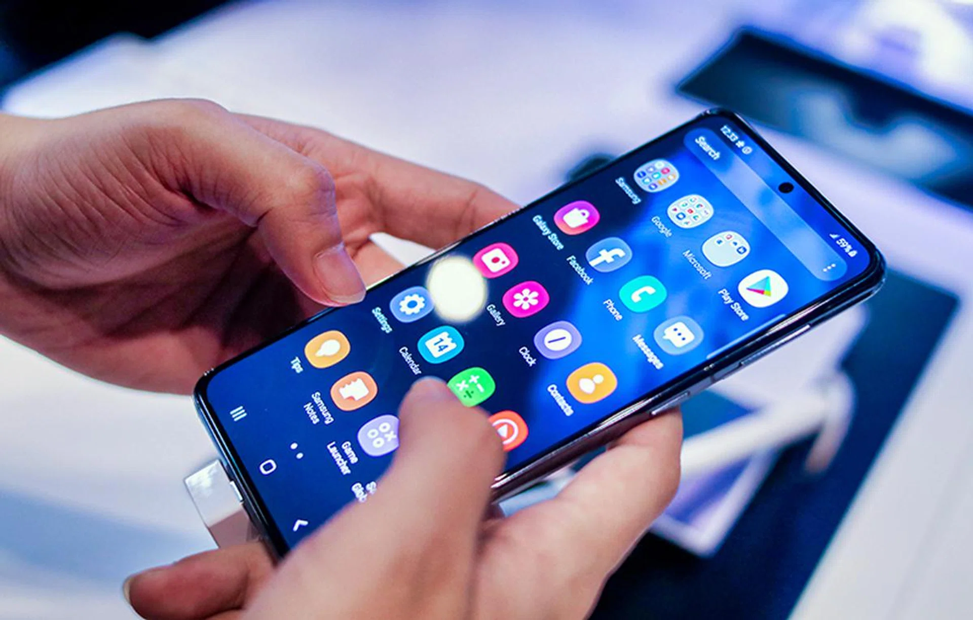 Regular Galaxy S21 feels petite in hand, but that's great for folks who want smaller phones.