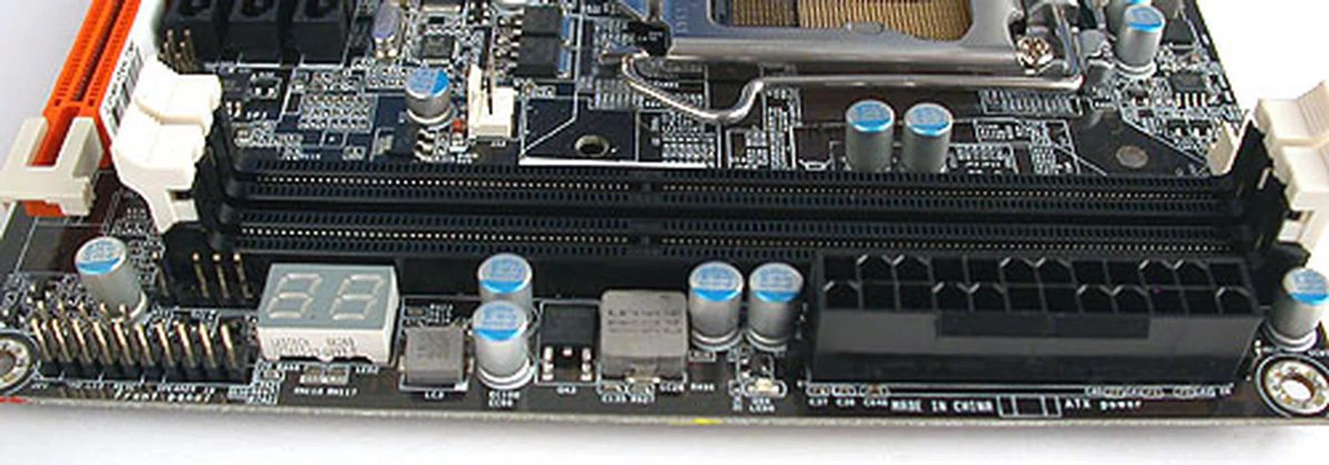 DFI manages to pack 2 DIMM slots such that one still gets the dual-channel memory architecture. There's even an LED indicator for troubleshooting. 