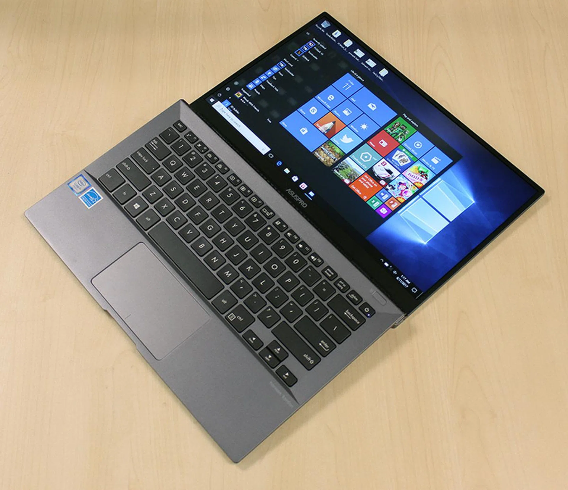 To regard the ASUSPRO B9440 simply as a good business notebook would be a mistake. It is a good notebook, period.