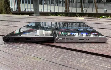 The Samsung Galaxy S23 Ultra (left) and the Samsung Galaxy S22 Ultra (right).