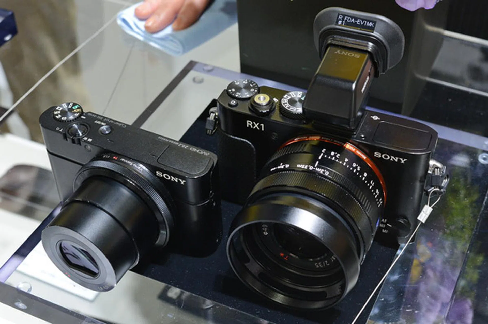 Due to the RX1's larger sensor, it is of course larger than the RX100. 