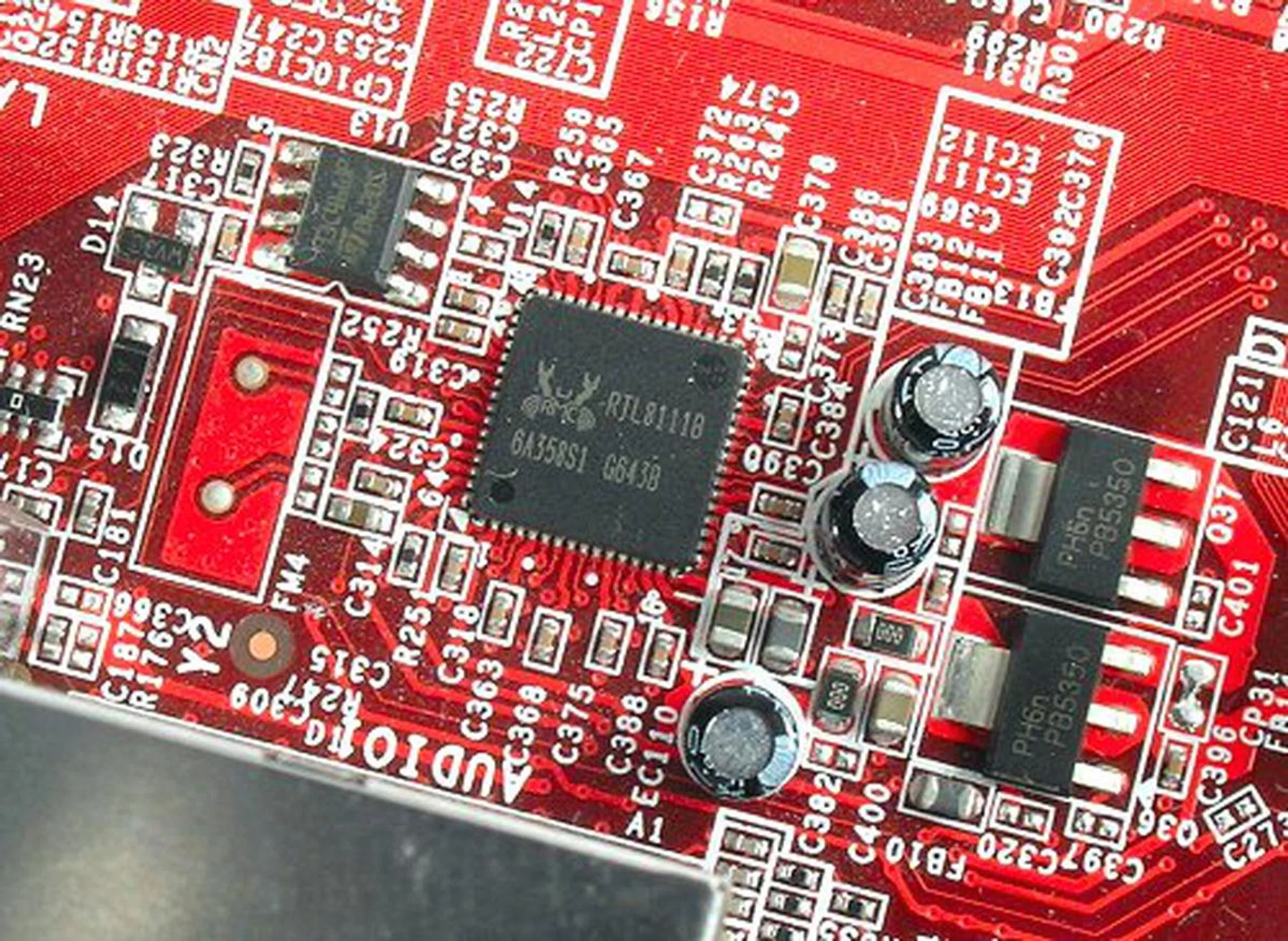 The Realtek RTL8111B seems to be the order of the day for all LAN implementations in all the P35 motherboards we've seen so far.