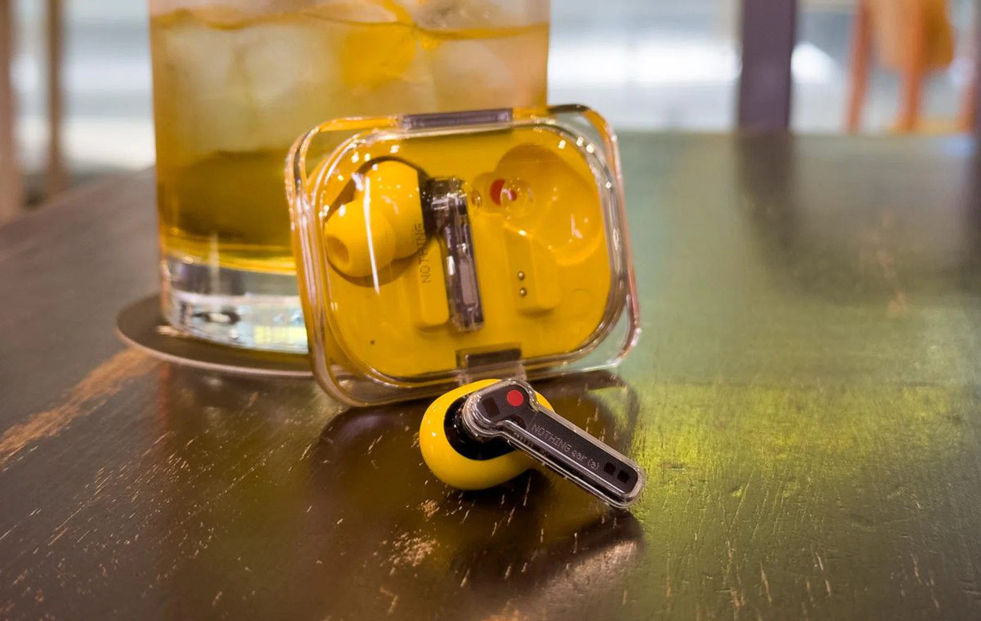 These earbuds have some nice features. Photo: HWZ.