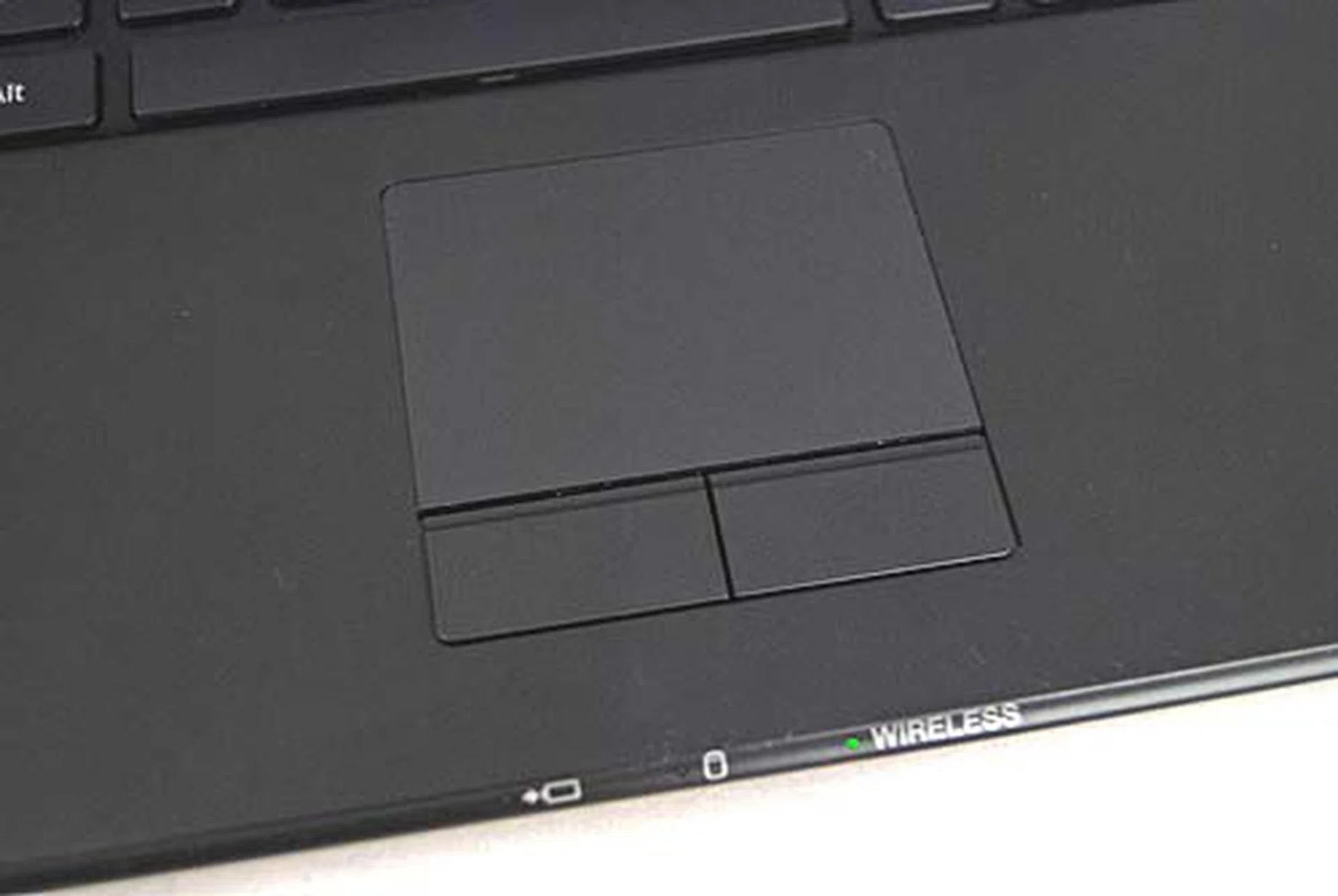 The touchpad works fine, and supports multi-touch, though we find this feature to barely work (as with all current multi-touch capable touchpads for Windows machines).