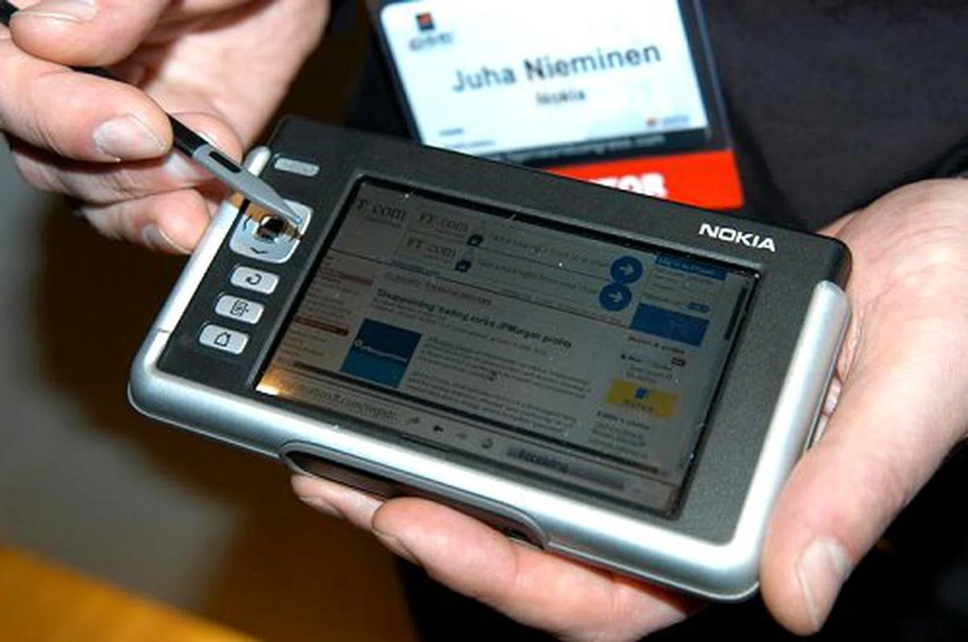 While this isn't a mobile phone, we had a chance to see the Nokia 770 tablet, an Internet device using Linux which would be a great addition to any coffee table.