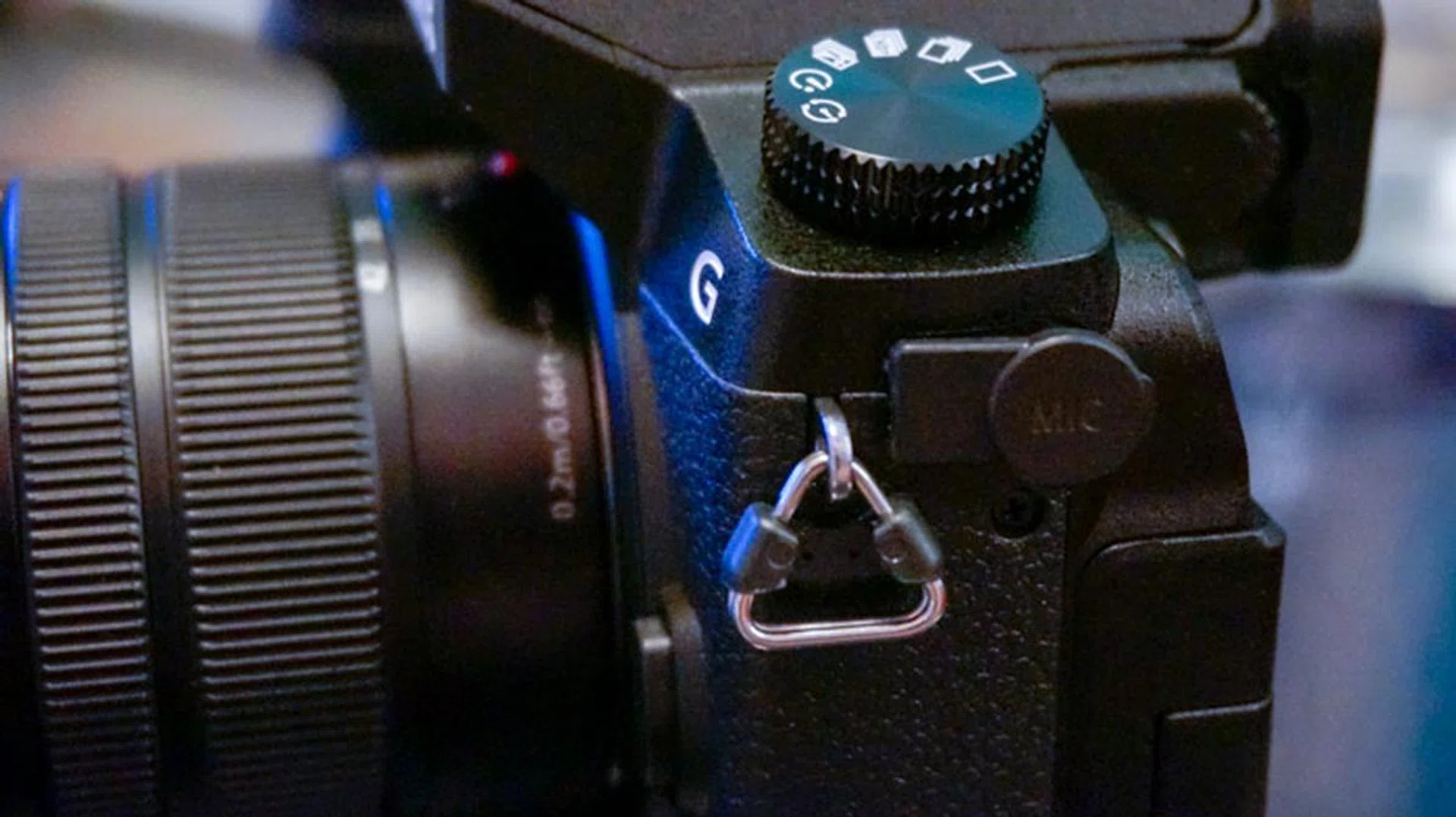 The new drive mode dial gives you quick access to the 4K photo modes.