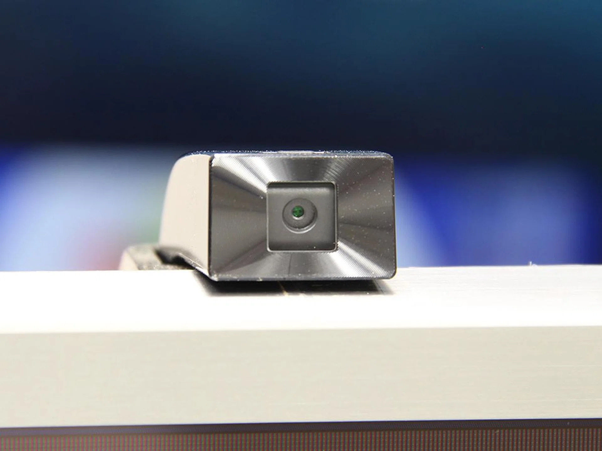 The JS9500 has a built-in camera; the JS9000 don't.