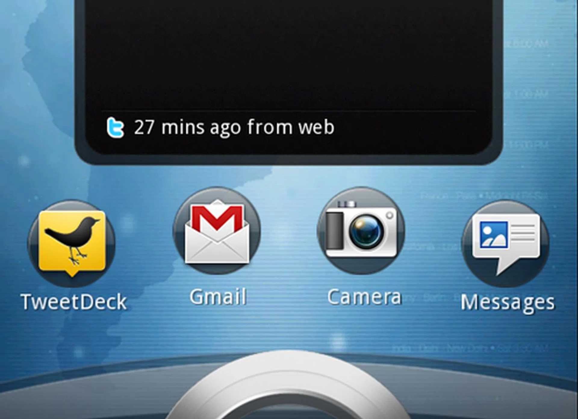 Four customizable app shortcuts are seen on the lock screen.