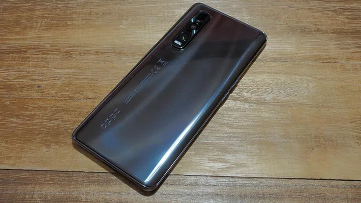 The Oppo Find X2 Pro supports fast charging up to 65W.