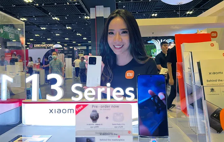 Granted, that she isn't as far away as the Moon, the model is posing (not in her natural state), in a place with no natural white light, and the final image had moderate amounts of post-processing applied to make this suitable for publication. Question: is this a fake photo to you?