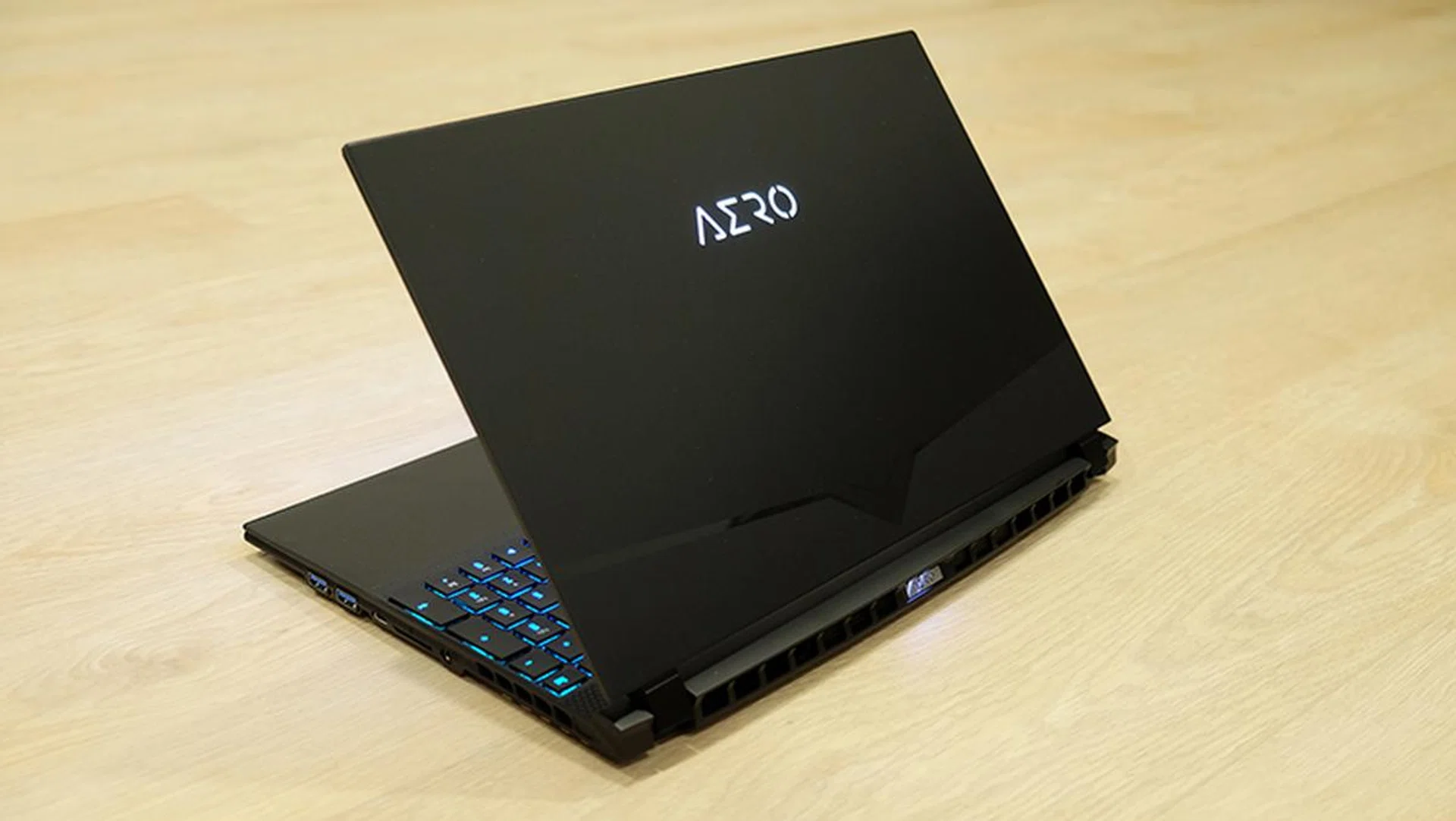 Gigabyte Aero 15 OLED XA