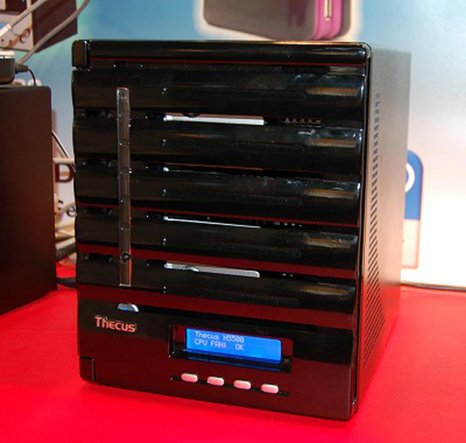  This is the Thecus N5500, a SOHO/SME-level NAS device.  