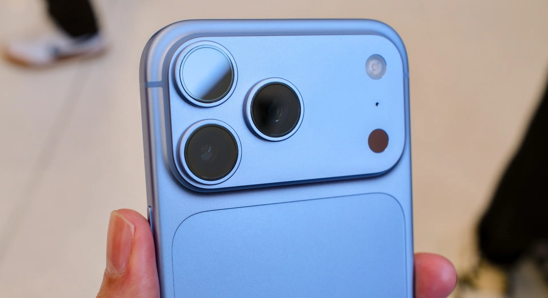 iPhone 18 Pro variable aperture lens