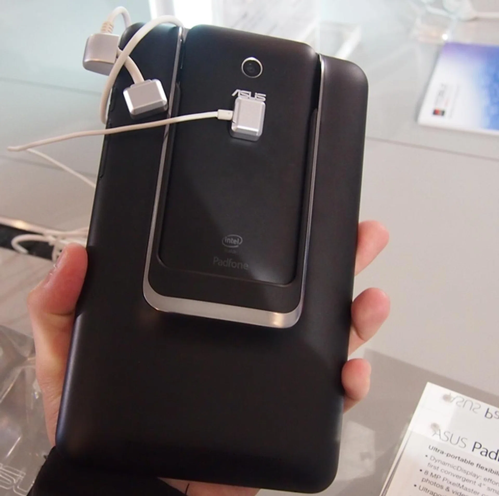 It is easy to slide and remove the PadFone Mini from the station dock.