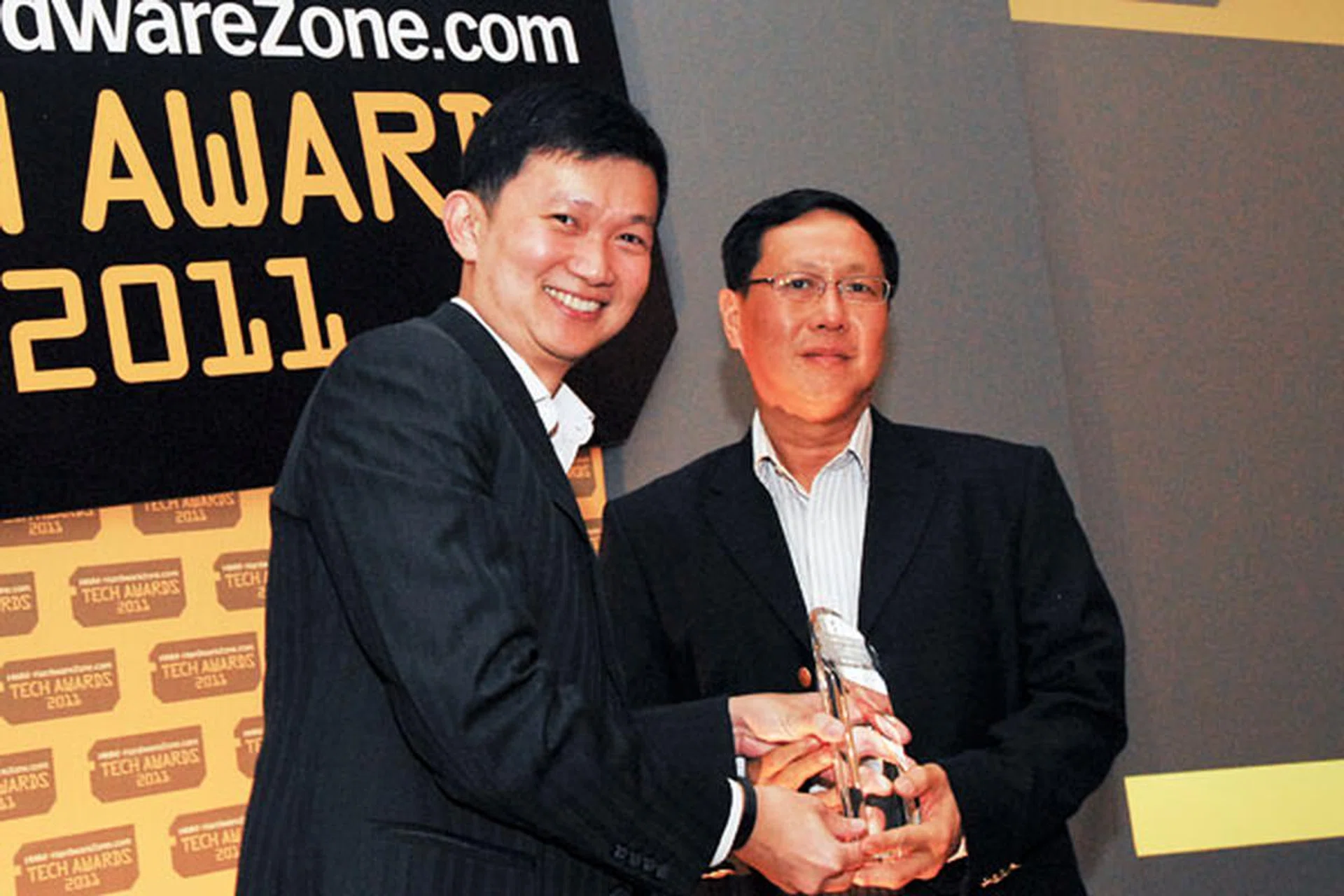 Mr. Edward Teo, General Manager, NaviCom Technology Pte. Ltd. (authorized distributor for Garmin in Singapore) was present on behalf of Garmin to pick up the Reader's Choice award for Best GPS Brand.