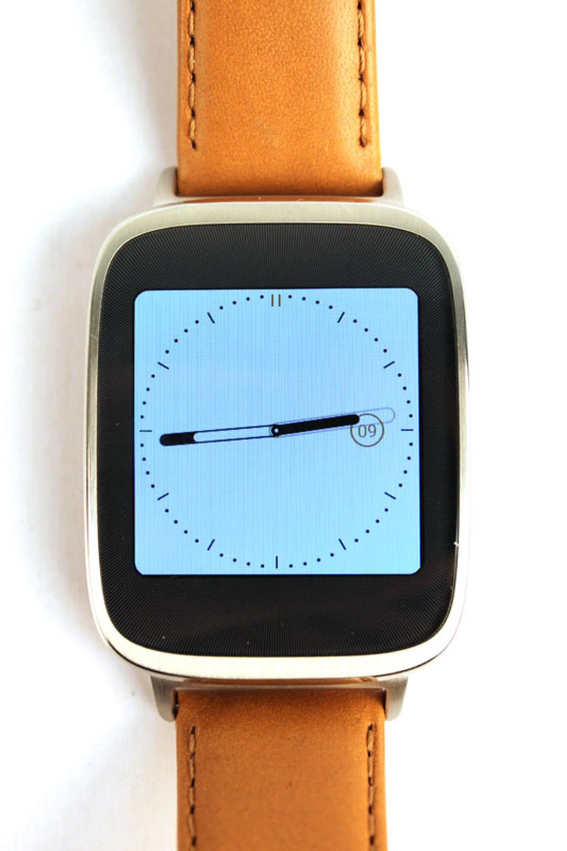 The ZenWatch display is hazy and the underlying pixel pattern is very obvious.