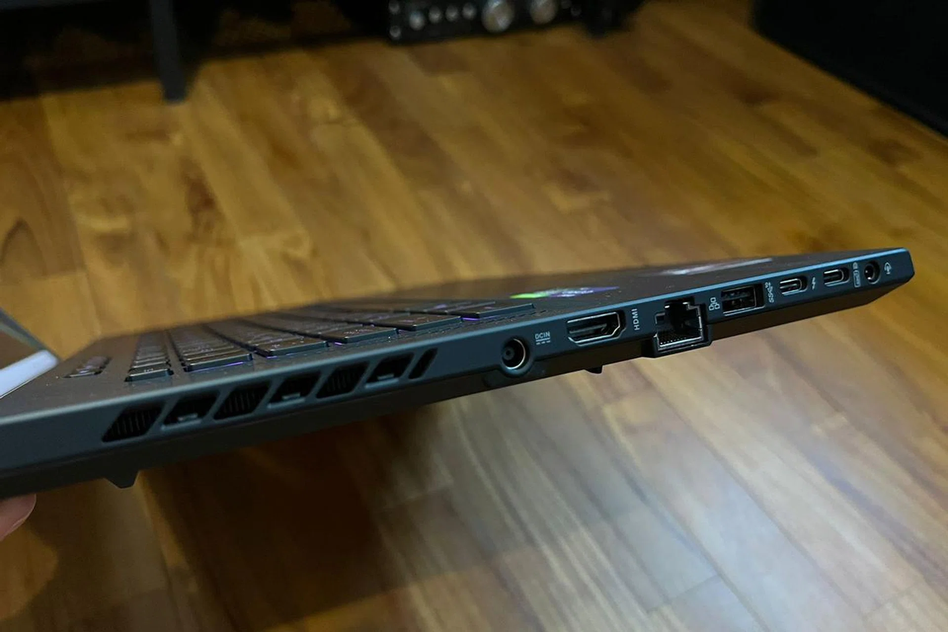 The notebook features plenty of I/O ports. (Click to view a larger image.)