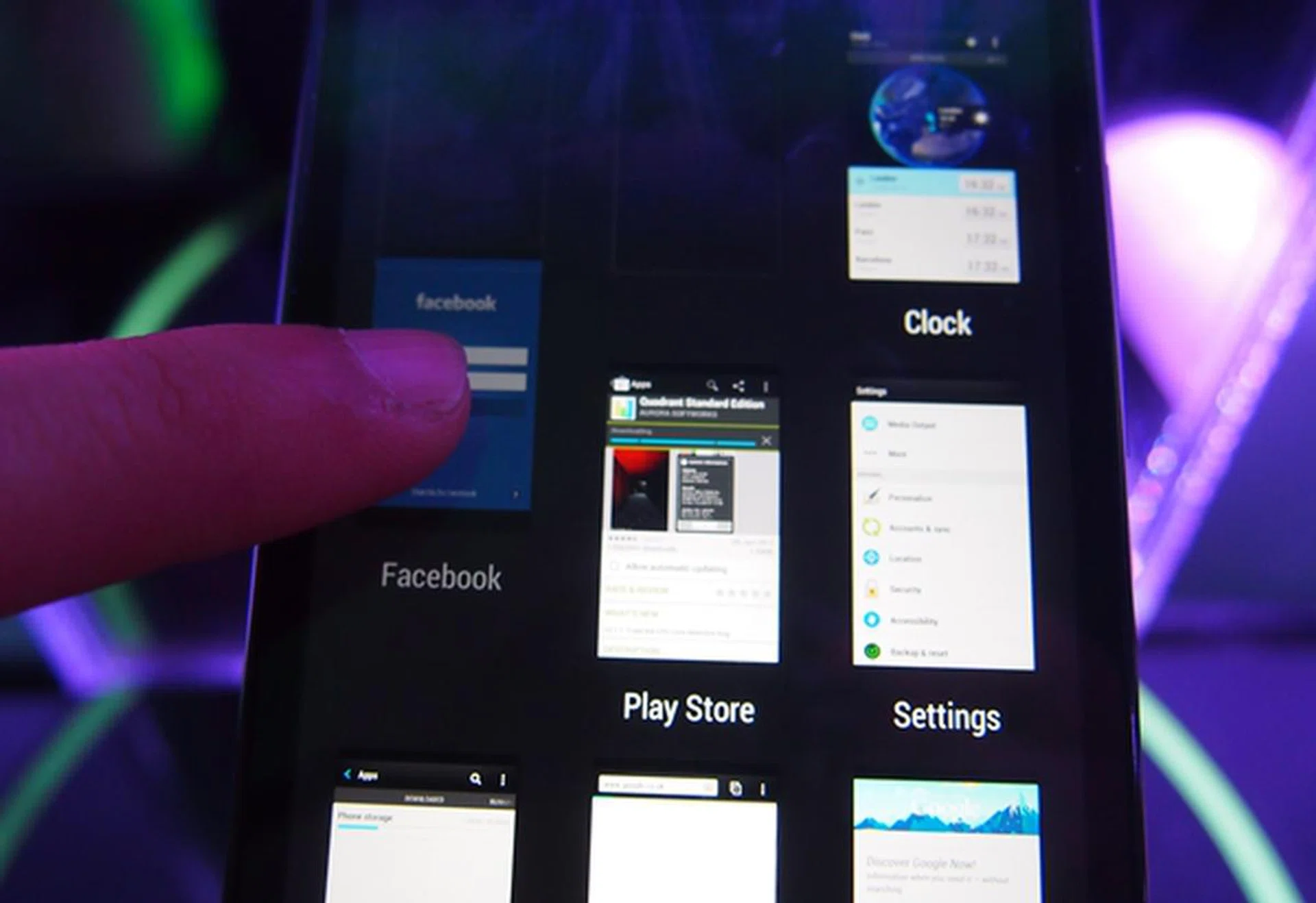The multitasking menu shows you an overview of apps running in the background. To quit an app, simply swipe up.