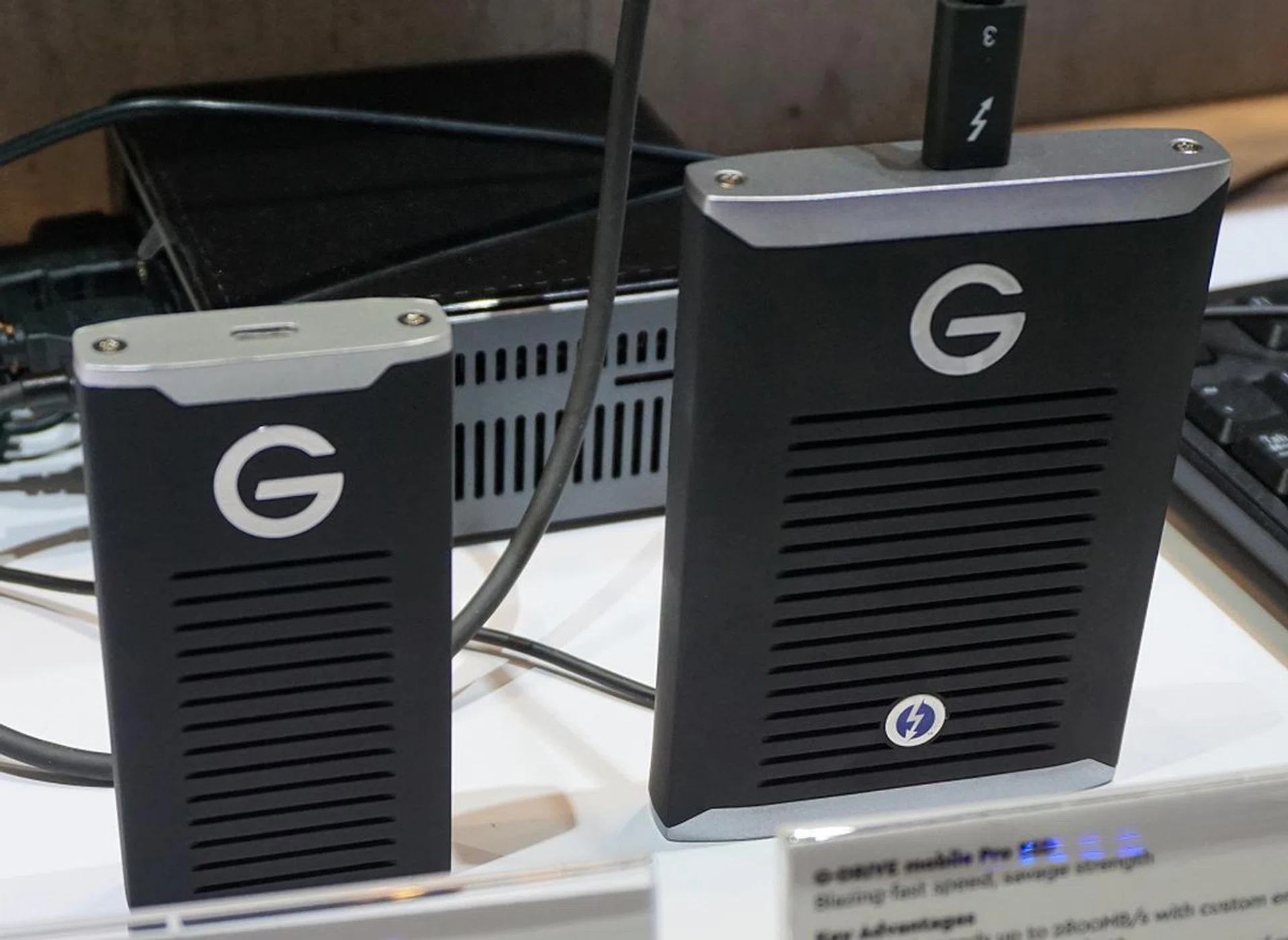 Left: G-Drive mobile SSD R-series.
Right: G-Drive mobile PRO SSD.