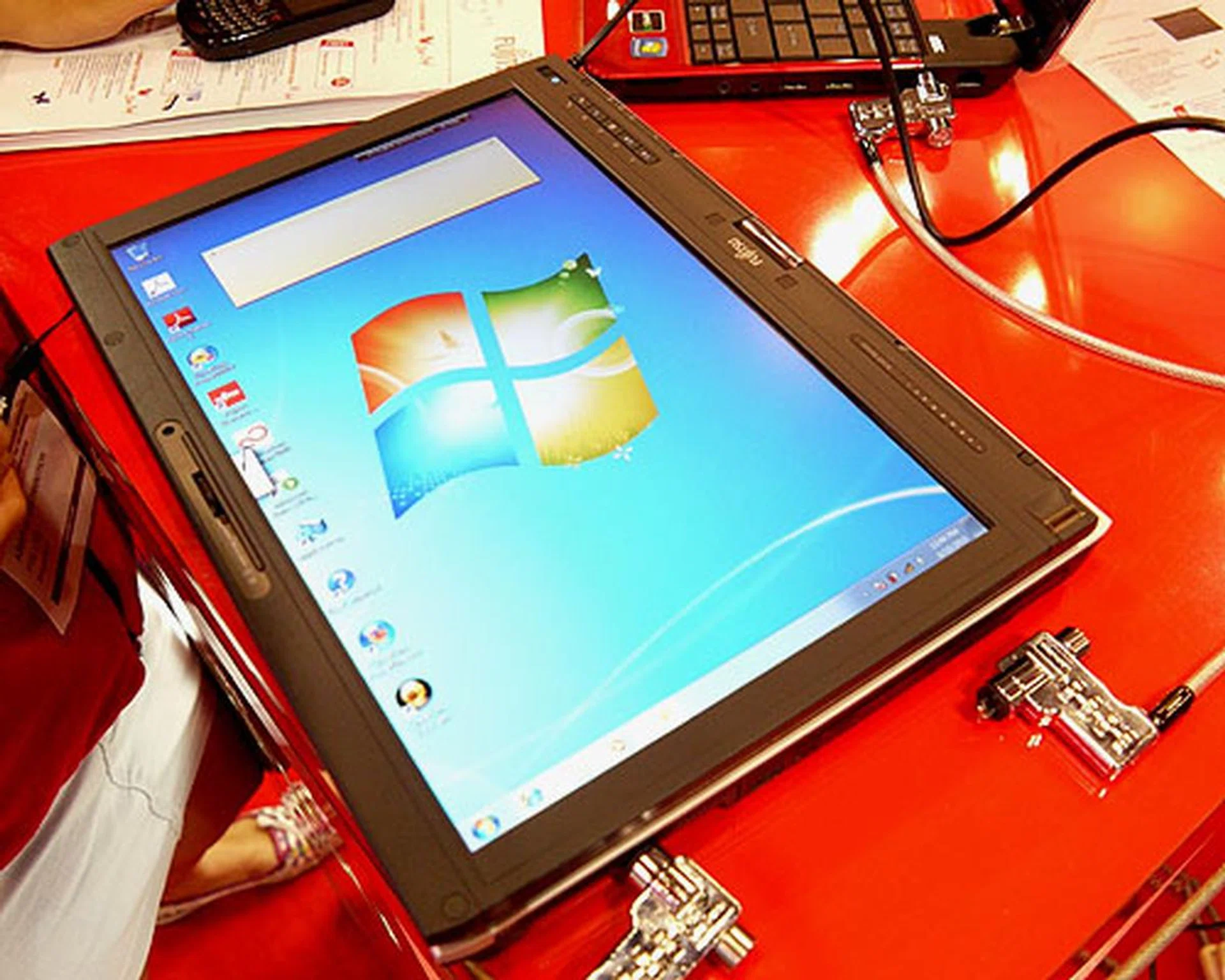 A convertible tablet notebook from Fujitsu, the 13.3-inch LifeBook T900 boasts decent specs of a Core i5-540M processor running at 2.53GHz and with a Turbo Boost of up to 3.06GHz. It's not exactly cheap either at $3688 but Fujitsu has thrown in a free upgrade to 4GB memory and a choice of either a warranty upgrade and stereo headphones or a choice to purchase the Fujitsu MH330 at only $299.