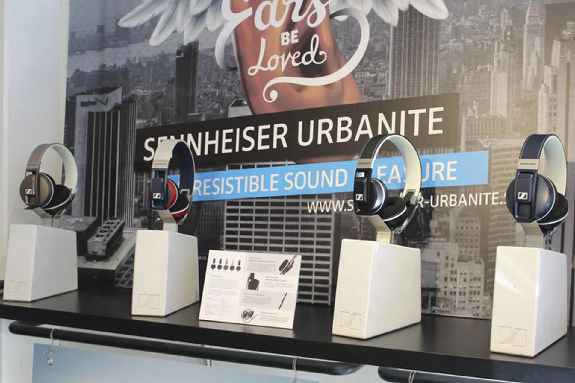 The Sennheiser Urbanite and Urbanite XL differ mainly in terms of size and fit.