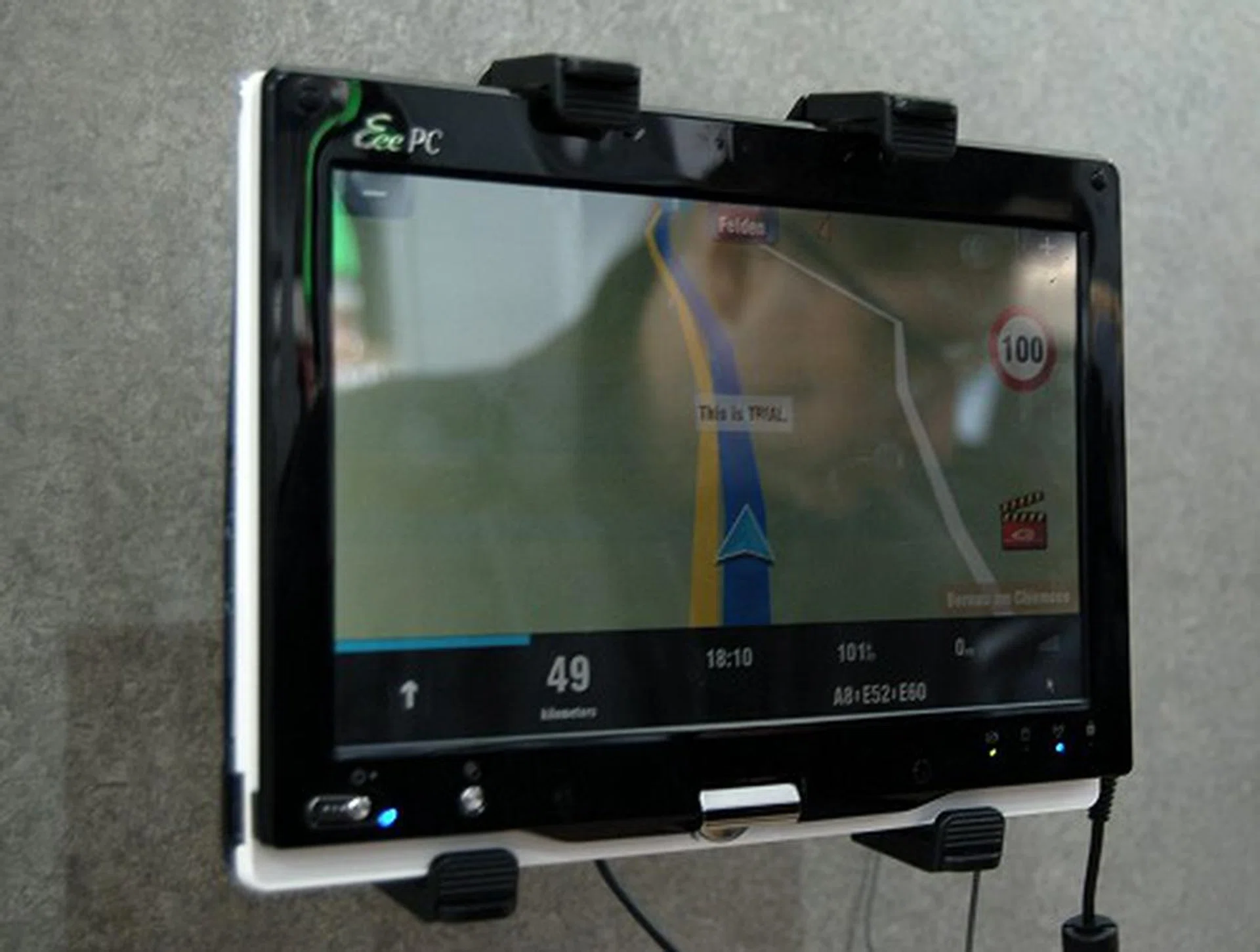  The Eee PC T91 even comes with an optional GPS and TV-tuner options. Seen here is a demo of the portable system equipped with a GPS module.  
