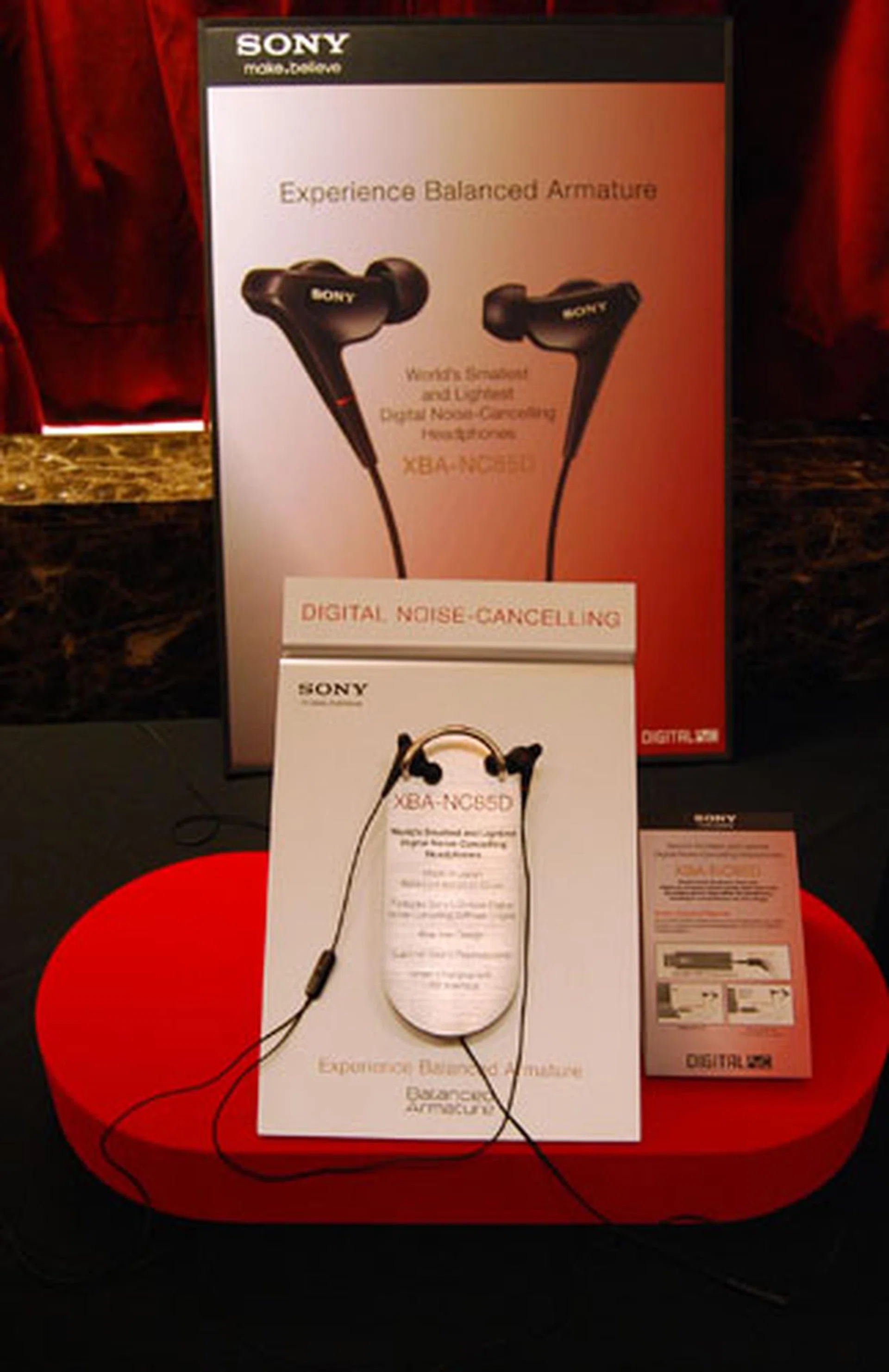 Bringing you digital noise cancelling and balanced armature drivers the XBA-NC85D seem to be targeted at the frequent traveler.